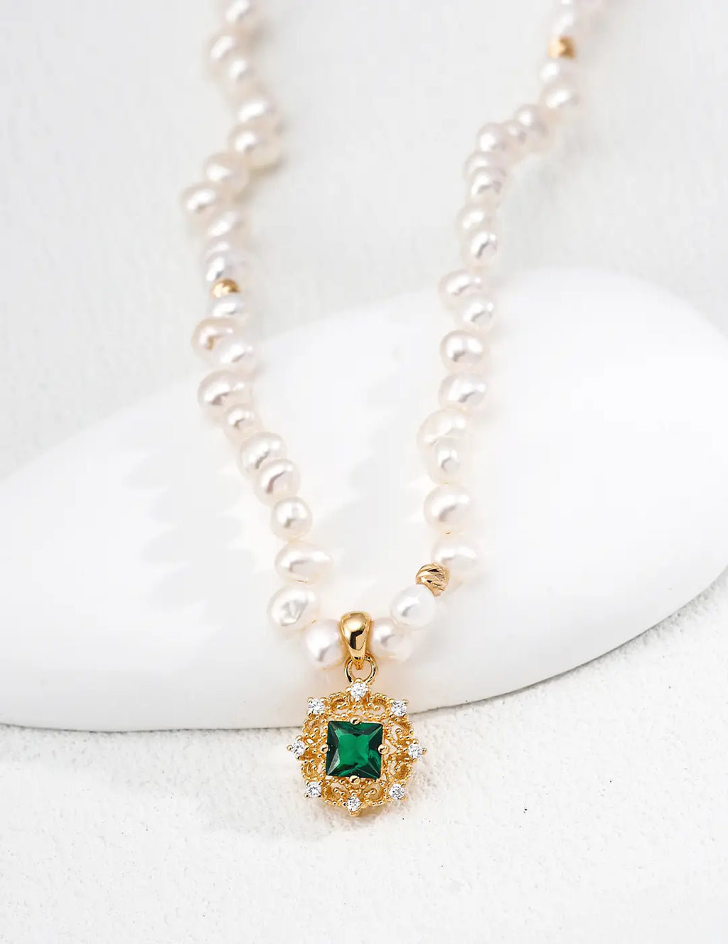 Aurelia Pearl Necklace – freshwater pearls with green pendant, UK