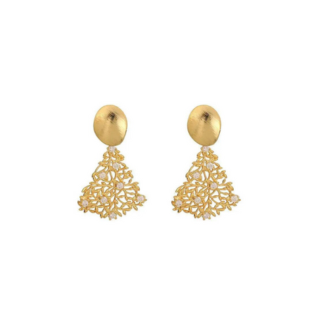 Elegant Golden Chandelier Earrings with Filigree Detail and Diamond Accents