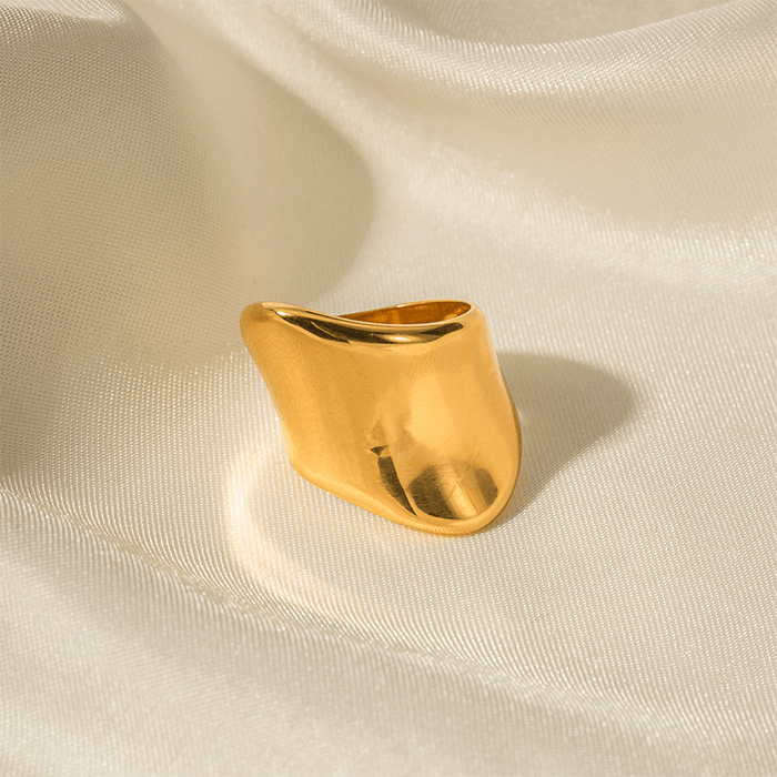 Hammered Gold Statement Signet Ring - Anais & Aimee