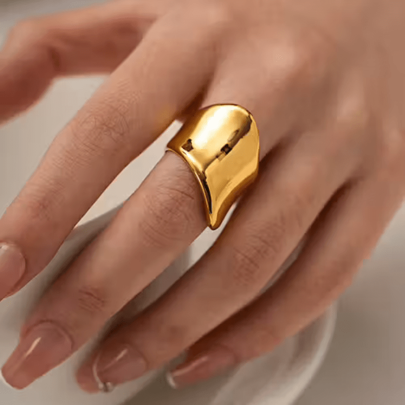 Hammered Gold Statement Signet Ring - Anais & Aimee